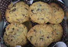 Biscotti vegetali con limone e gocce di cioccolato