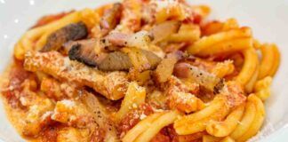 Casarecce con bacon e melanzane per un pranzo last minute