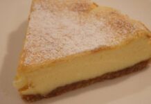 Cheesecake di formaggio e vaniglia, una cremosa idea da gustare dopo cena Cheesecake al formaggio e vaniglia 26042023 ricettasprint