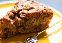 Con lo yogurt, cioccolato e mele puoi preparare una torta sofficissima