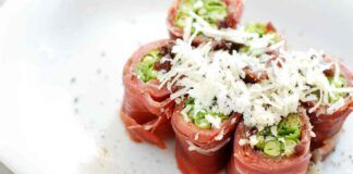 Involtini di prosciutto crudo con fagiolini in soli 10 minuti preparerai l'antipasto!