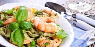 Linguine piselli e gamberi aggiungi il pesto di basilico e servirai un piatto da vero chef!