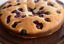 Mescola tutti gli ingredienti e aggiungi delle amarene, sfornerai un capolavoro!