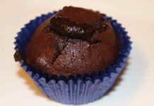 Muffin cremosi al cioccolato il mix caldo morbido e cremoso che renderà la serata indimenticabile Muffin cremosi al cioccolato 17042023 ricettasprint