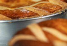 La pastiera classica, ma con un ingrediente diverso, il riso sostituisce il grano