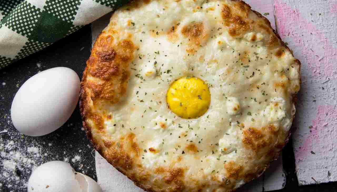 Pizza con uova leggerissima: pronta in un lampo, è la novità imperdibile di questo mese!