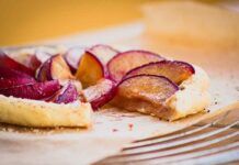 Pizzette dolci alla frutta, l’idea rustica e nutriente che i bambini adoreranno Pizzette dolci alla frutta 09042023 ricettasprint