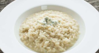 Risotto ai 4 formaggi: cremoso e privo di glutine, e il confort food che piace a tutti