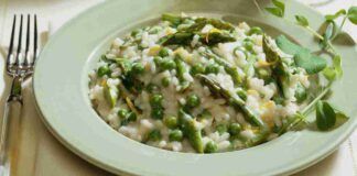 Risotto asparagi e piselli: tutta la bontà della primavera in un primo piatto da urlo!