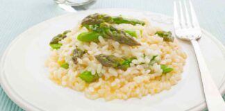 Risotto uovo e asparagi: profumatissimo e cremoso, è perfetto per la cena di questa sera!