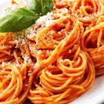 Spaghetti al pomodoro: la vera ricetta nostrana intramontabile che ha conquistato il mondo