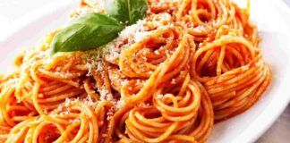 Spaghetti al pomodoro: la vera ricetta nostrana intramontabile che ha conquistato il mondo