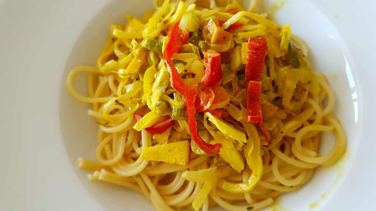 Spaghetti cipollotti e peperoni