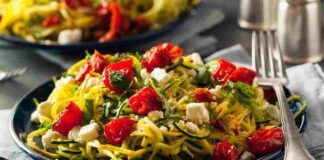 Spaghetti di zucchine alla greca leggerezza e gusto in una sola portata