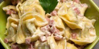 Tortellini panna e prosciutto: primo piatto light e last minute, perfetto per la cena di questa sera