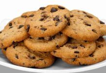 Sgranocchia questi biscotti croccanti leggerissimi | cioccolato e arancia si incontrano Sgranocchia questi biscotti croccanti leggerissimi | cioccolato e arancia si incontrano