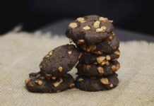 Biscuit mega dark alle nocciole, friabili, golosi e speciali, impossibile resistergli Biscuit mega dark alle nocciole 06052023 ricettasprint