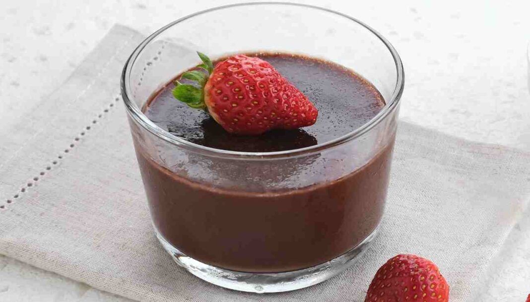 Budino al cioccolato fondente gluten free fresco e goloso, è perfetto per tutti! RicettaSprint.it
