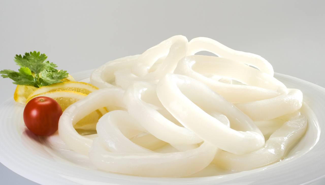 Calamari in bianco zero calorie: morbidi, saporiti e leggerissimi, di certo non ingrassi