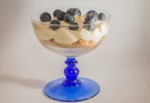 Cheesecake al bicchiere con cioccolato bianco, un dessert in 5 minuti per far innamorare chiunque Cheesecake al bicchiere con cioccolato bianco 19052023 ricettasprint