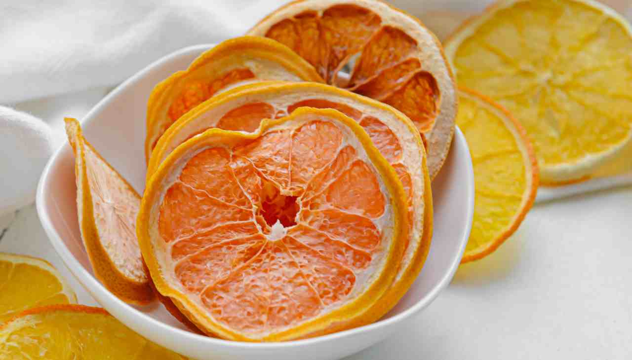 Chips alle arance: croccanti e profumatissime, uno stuzzichino da provare subito!