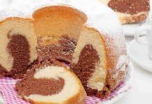 Ciambellone bicolore all’acqua: per un peccato di gola senza troppi sensi di colpa Ciambellone bicolore all'acqua per un peccato di gola senza troppi sensi di colpa