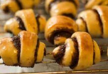 Cornetti bicolore light e veloci perfetti per uno spuntino serale e senza aver timore di ingrassare