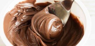 Crema al cioccolato sofficissima: profumata e golosa, è senza burro, latte e uova
