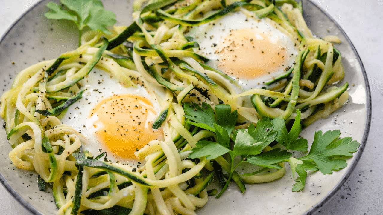 Nidi di uova e zucchine 