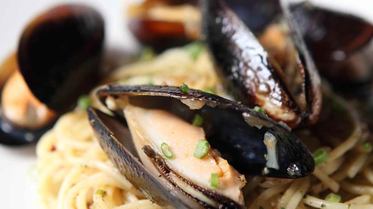 Spaghetti con le cozze, non il classico primo piatto di mare perché con un sugo cremoso