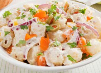 Insalata di patate allo yogurt greco leggera e gustosa la preparo spesso ed è sempre un gran successo