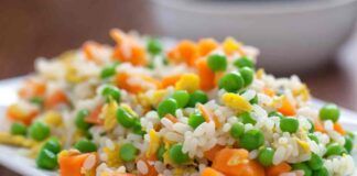 Insalata di riso con piselli e carote è arrivato il momento di cambiare, basta con le stesse insalate!