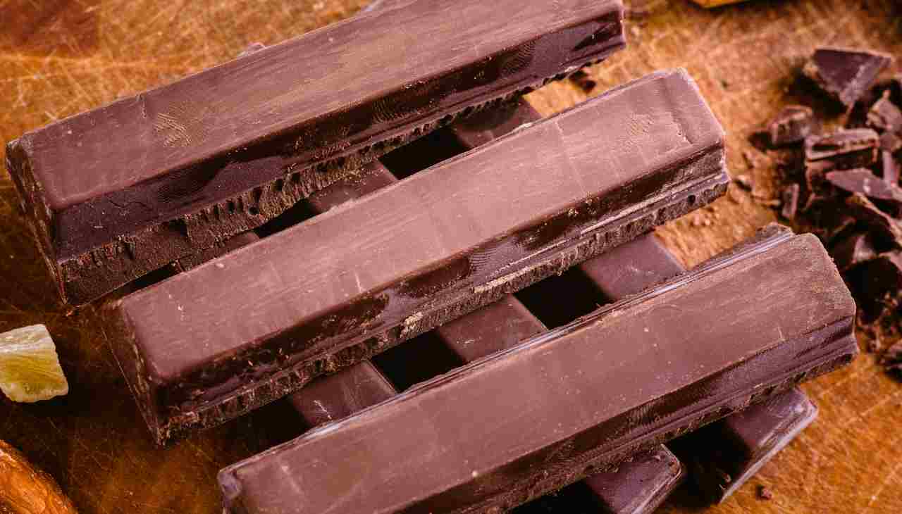 Kit Kat fatti in casa cioccolatosi| pronti in un lampo| la merenda da provare subito