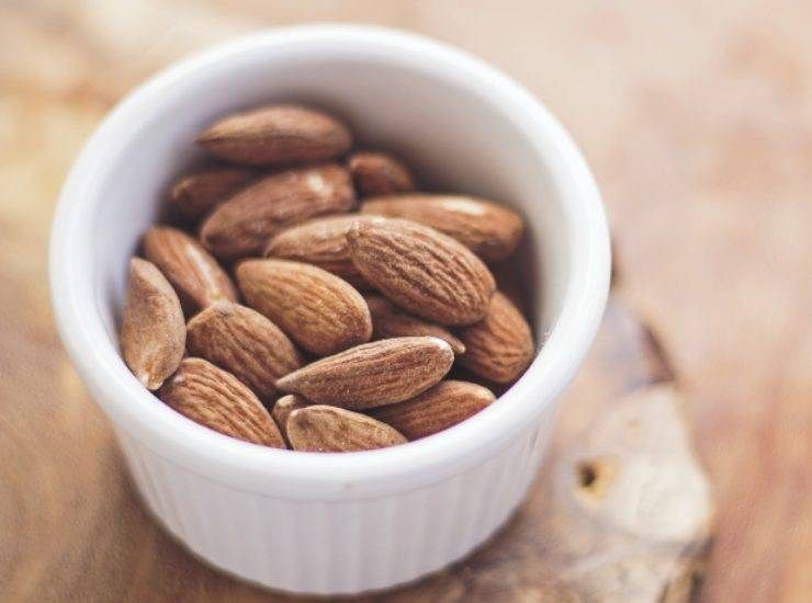 Amaretti all'arancia: senza tuorlo e farina, sono il dessert ideale! Foto di Ricetta Sprint