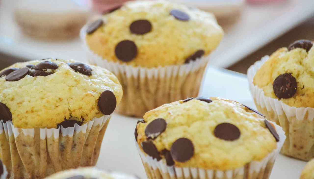 Muffin alla robiola: soffici, profumati e invitanti, sono la novità che non puoi perderti!