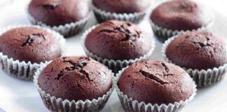 Prepariamo insieme i muffin al cioccolato e lamponi |ricetta facile e veloce| sporchi poco sono subito in forno