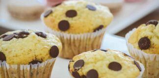 Muffin robiola e cioccolato| soffici e gustosi| il risveglio da leoni che tutti aspettano!