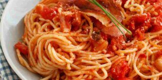 Amatriciana leggera: unisci i pomodorini al prosciutto, sarà un successone in famiglia