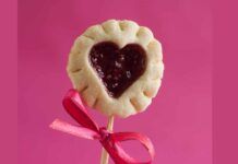 Per la festa della mamma regala un gesto d’amore, prepara i frollìni lecca lecca