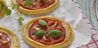 Pizzette di pasta sfoglia: invitanti e subito pronte, una tira l'altra!