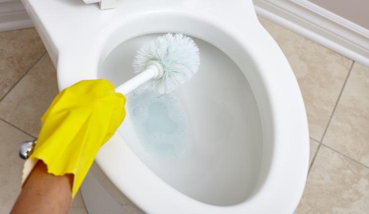 Come rimuovere lo sgradevole odore di fogna dal bagno 