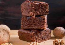 Quadrotti cioccolato e noci un dessert paradisiaco, stendi tutti dopo cena!