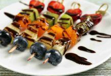 Spiedini di frutta con nutella| freschi e golosi| il web è in delirio