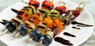 Spiedini di frutta con nutella| freschi e golosi| il web è in delirio