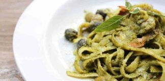 Tagliatelle al pesto di pistacchio e gamberi 10 minuti e saranno in tavola, ti salveranno il pranzo