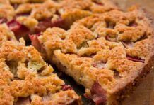 Torta al rabarbaro: dal sapore avvolgente per una colazione che non teme rivali Ricettasprint