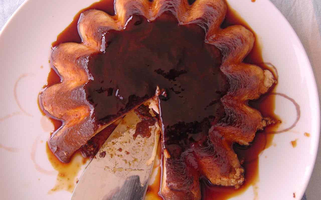 Torta budino alla vaniglia e caramello 22052023 ricettasprint