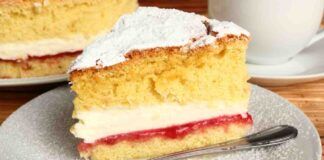 Torta paradiso alle fragole talmente morbida che si scioglie in bocca già al primo morso