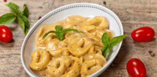 Tortellini formaggiosi cremosi e dal sapore avvolgente, un'esplosione di sapori unici in un solo piatto