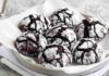 Amaretti al cioccolato morbidi | senza farina e subito pronti | sono la ricarica che stai aspettando!